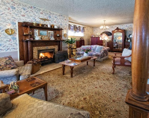 Holden House 1902 Bed & Breakfast Inn - image 4