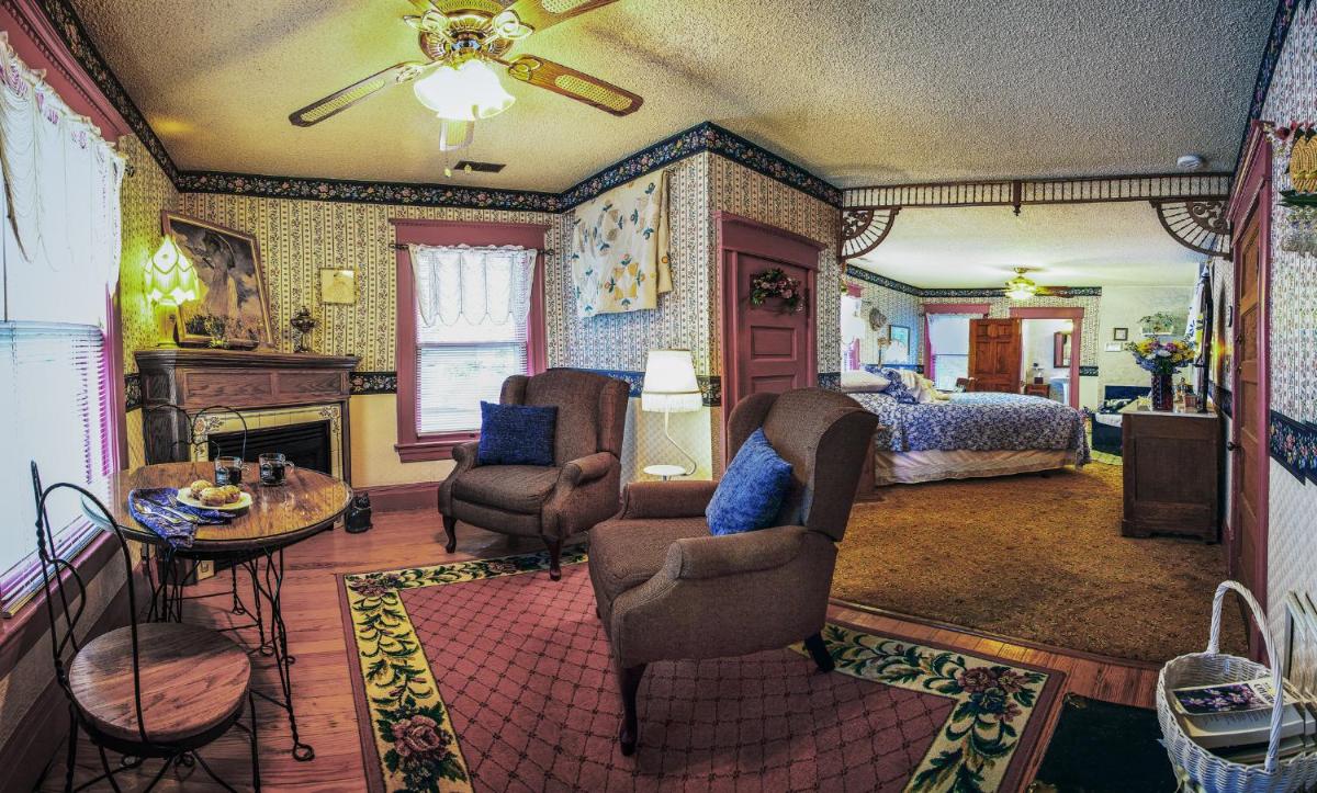 Holden House 1902 Bed & Breakfast Inn - image 6