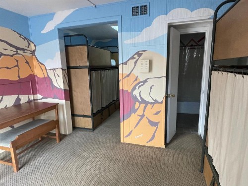 ColoRADo Adventure Hostel - image 12