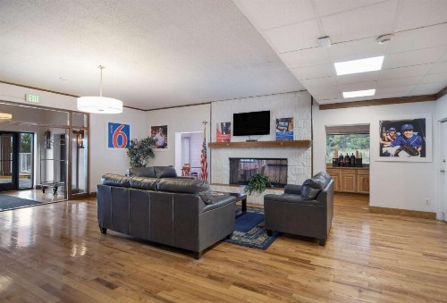 Studio 6 Colorado Springs - image 8