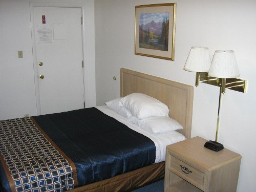 Mecca Motel - image 11