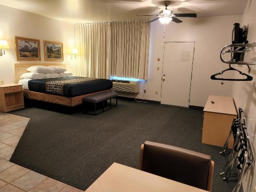 Mecca Motel - image 17