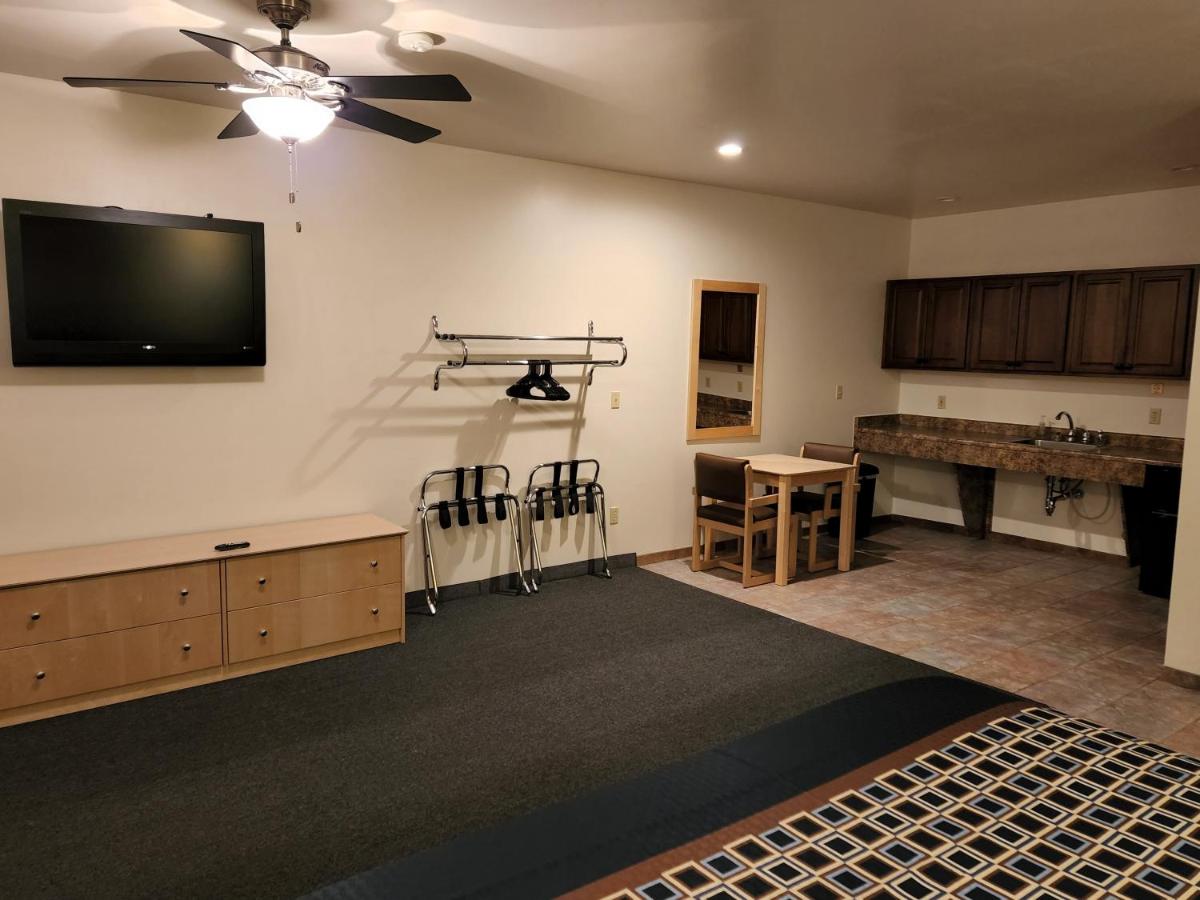 Mecca Motel - image 7