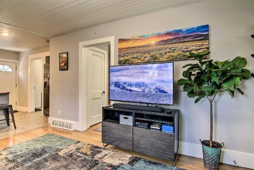 Colorado Springs Bungalow - Walk to Downtown! - image 5