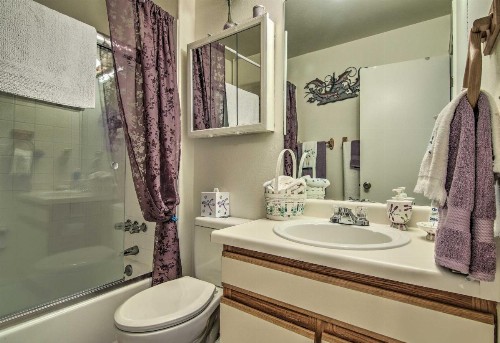 Colo Springs Home 5 Mins to Cheyenne Mtn and DT! - image 9