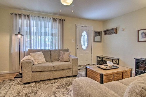 The Springs Bungalow with Patio by Memorial Park - image 10