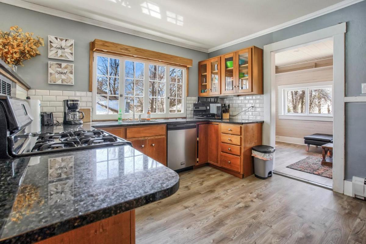 3BR Minutes to DT Quiet Neighborhood Dog Friendly - main image