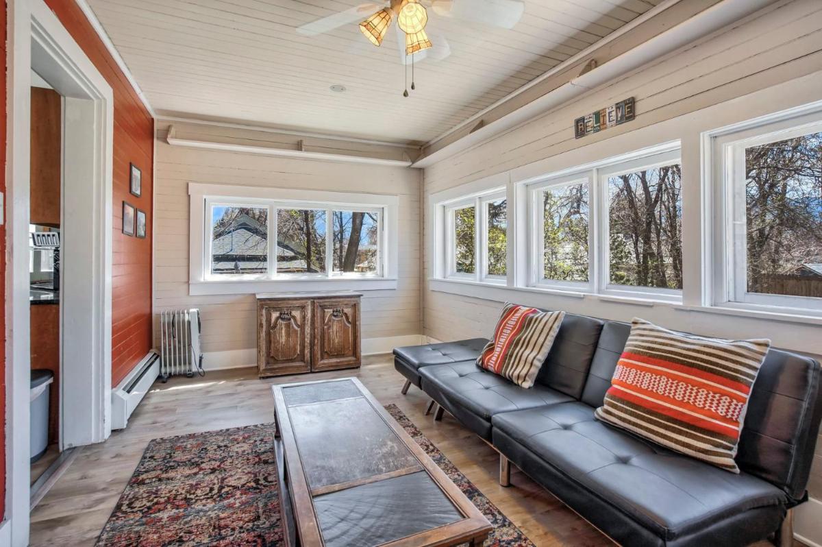 3BR Minutes to DT Quiet Neighborhood Dog Friendly - image 7