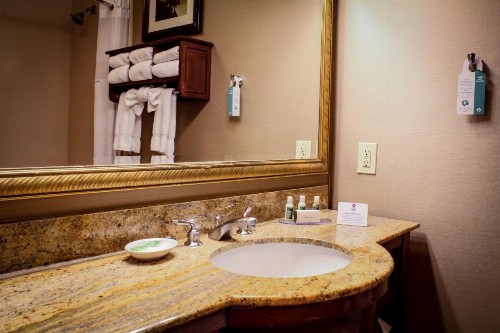 Best Western Plus Arrowhead Hotel - image 10