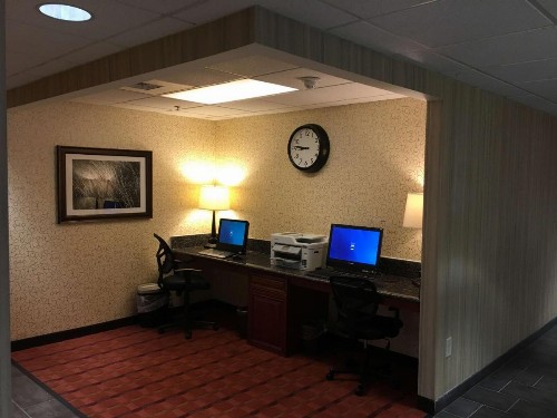 Best Western Plus Arrowhead Hotel - image 17