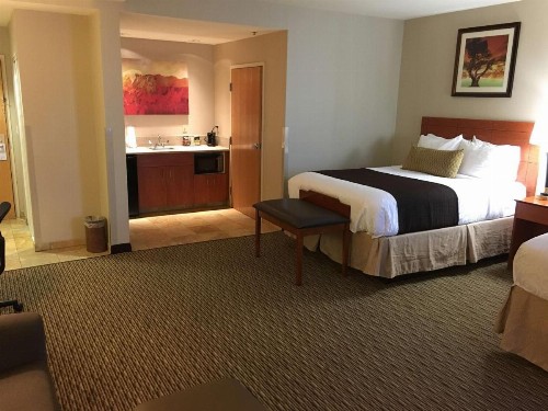 Best Western Plus Arrowhead Hotel - image 4