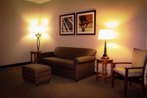 Best Western Plus Arrowhead Hotel - image 6