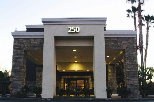 Best Western Plus Arrowhead Hotel - image 7