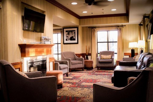 Best Western Plus Arrowhead Hotel - image 8