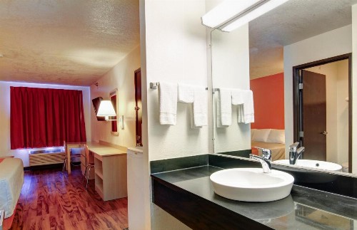 Motel 6-Columbia MO - East - image 12