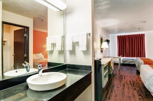 Motel 6-Columbia MO - East - image 28