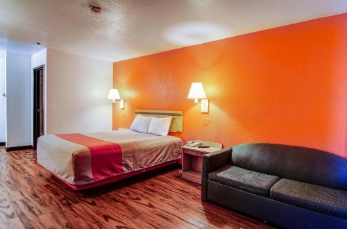Motel 6-Columbia MO - East - image 32