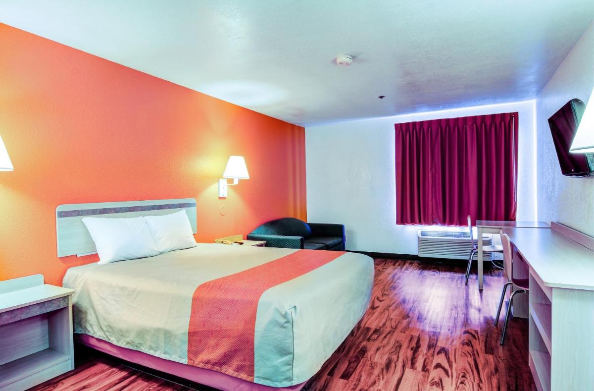 Motel 6-Columbia MO - East - image 4