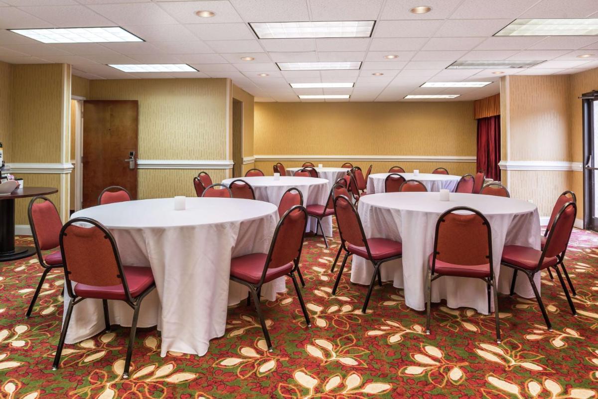 Hampton Inn Columbia Northeast-Fort Jackson Area - image 3