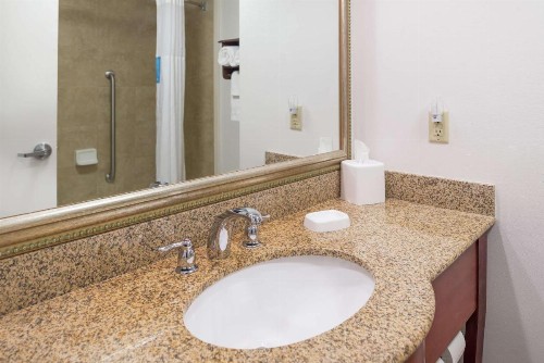 Hampton Inn Columbia Northeast-Fort Jackson Area - image 7