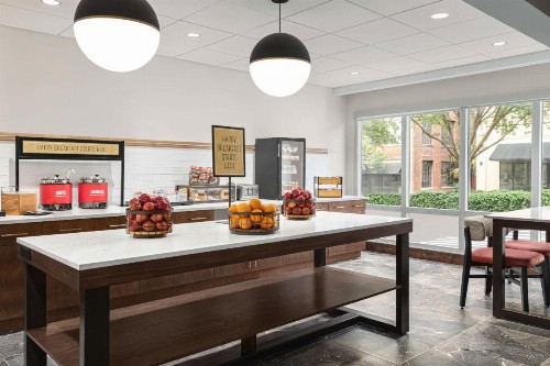 Hampton Inn Columbia Downtown Historic District - image 13
