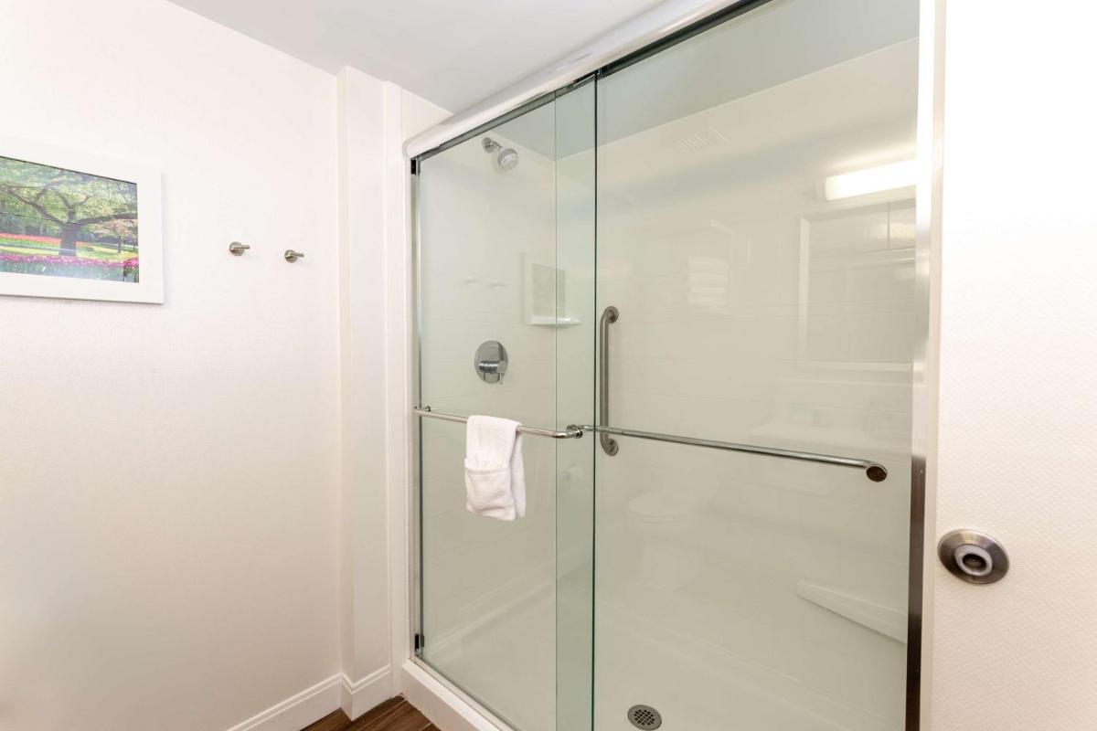 Hampton Inn Columbia I-26/Harbison Blvd - image 3