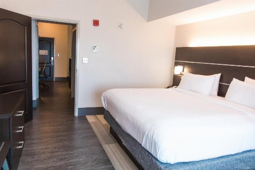 Holiday Inn Express Hotel & Suites Columbia-Fort Jackson an IHG Hotel - image 10