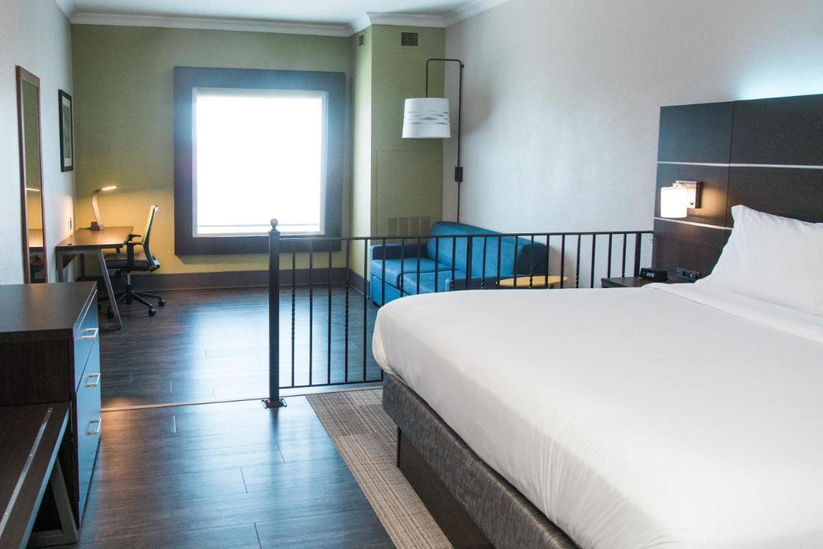 Holiday Inn Express Hotel & Suites Columbia-Fort Jackson an IHG Hotel - image 4