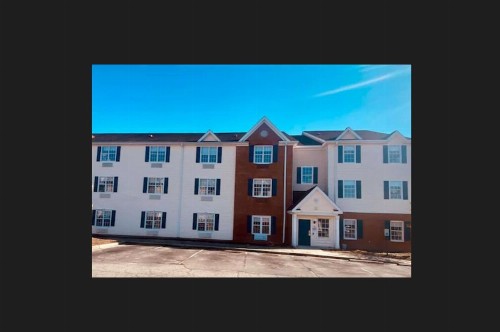 HomeTowne Studios & Suites by Red Roof Columbia - image 25