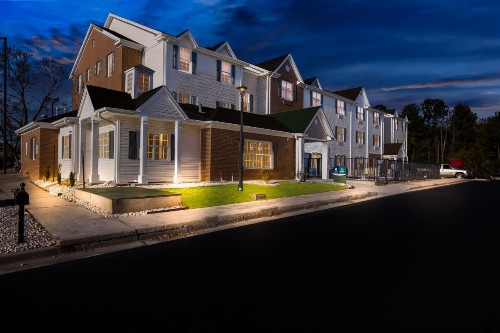 HomeTowne Studios & Suites by Red Roof Columbia - image 26