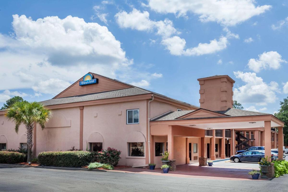 Days Inn by Wyndham Columbia - main image
