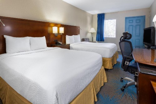 Days Inn by Wyndham Columbia - image 14