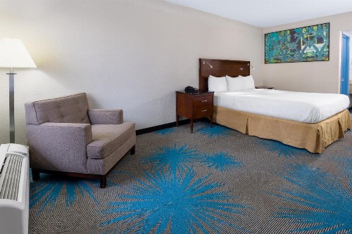 Days Inn by Wyndham Columbia - image 18
