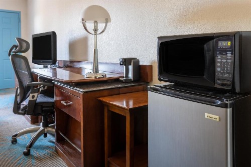 Days Inn by Wyndham Columbia - image 22