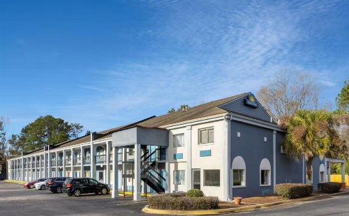 Days Inn by Wyndham Columbia - image 24