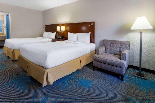 Days Inn by Wyndham Columbia - image 26