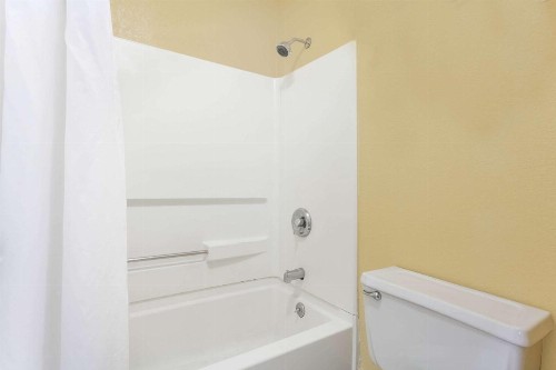 Days Inn by Wyndham Columbia - image 27