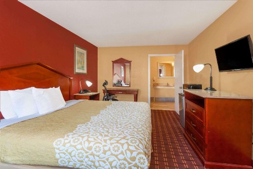 Days Inn by Wyndham Columbia - image 32