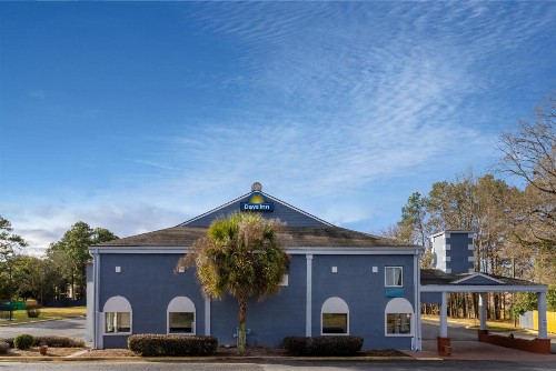 Days Inn by Wyndham Columbia - image 36
