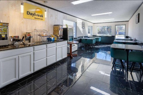 Days Inn by Wyndham Columbia - image 4