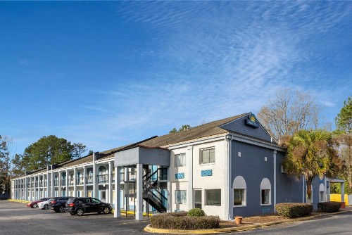 Days Inn by Wyndham Columbia - image 41