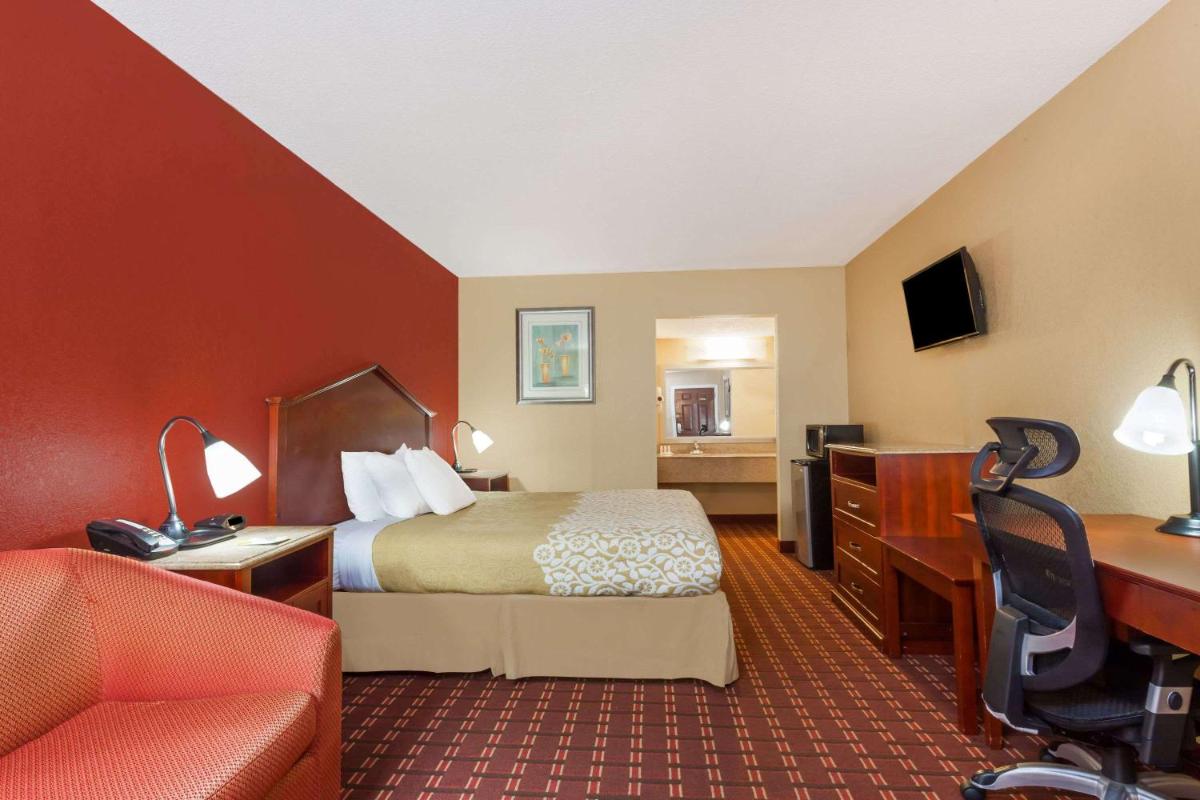 Days Inn by Wyndham Columbia - image 5