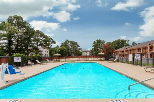 Days Inn by Wyndham Columbia - image 8