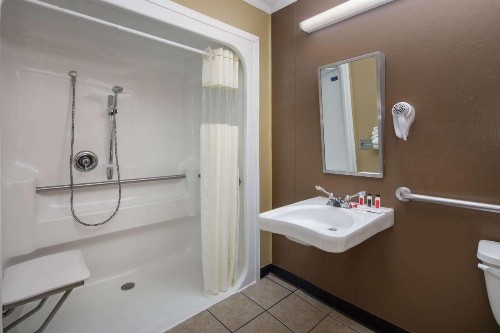 Microtel Inn by Wyndham Columbia Two Notch Road Area - image 23
