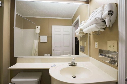 Microtel Inn by Wyndham Columbia Two Notch Road Area - image 27