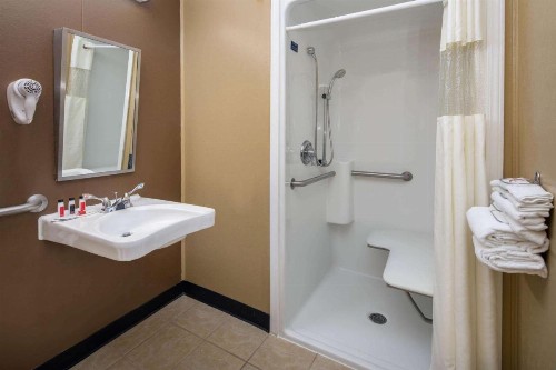 Microtel Inn by Wyndham Columbia Two Notch Road Area - image 28