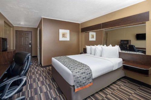 Microtel Inn by Wyndham Columbia Two Notch Road Area - image 32