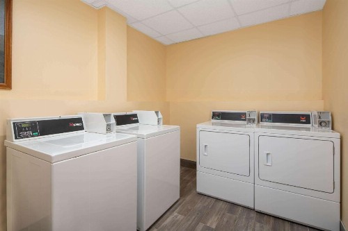 Microtel Inn by Wyndham Columbia Two Notch Road Area - image 5