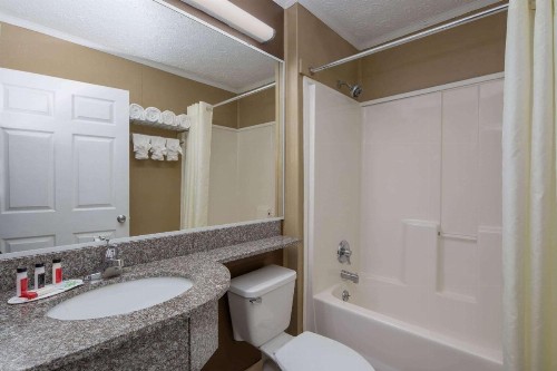 Microtel Inn by Wyndham Columbia Two Notch Road Area - image 7