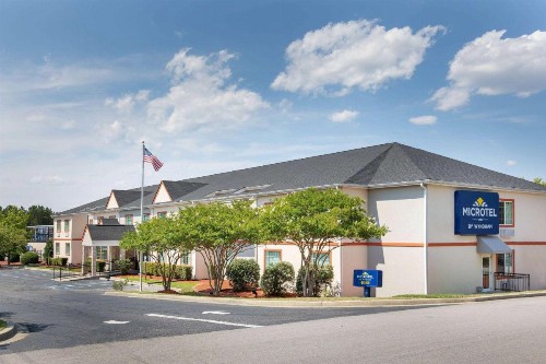 Microtel Inn by Wyndham Columbia Two Notch Road Area - image 8